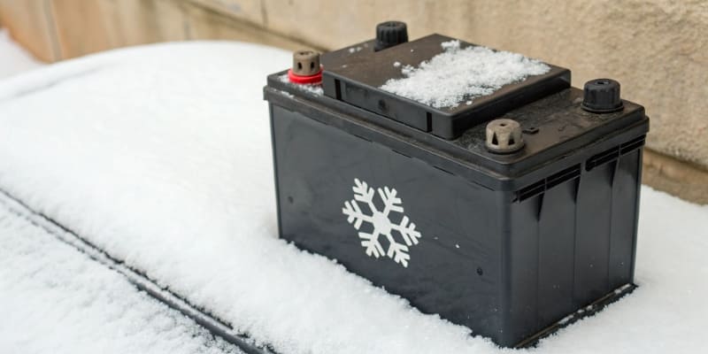 Battery with snowflake icon in cold environment