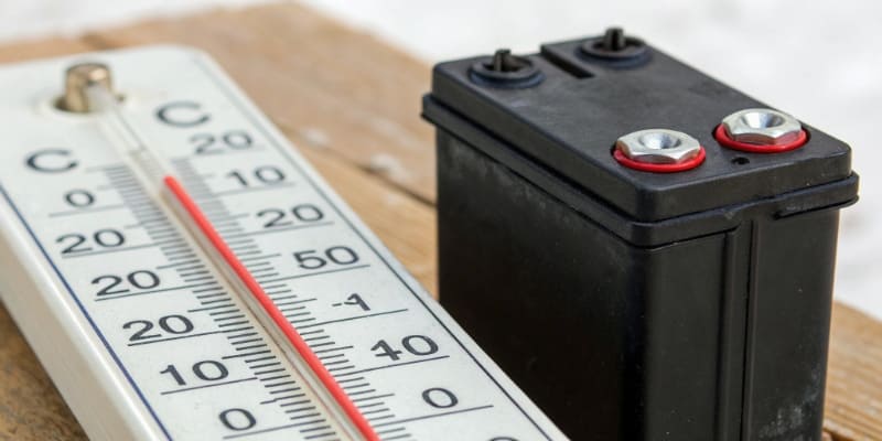 Lithium Battery Temperature Limits A thermometer showing freezing temperatures next to a battery
