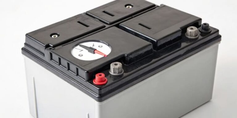 Battery with analog voltage indicator