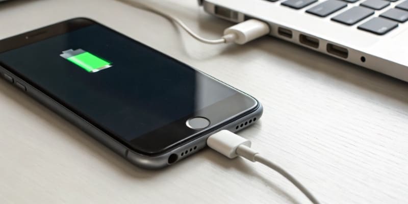 A graphic showing a battery charge indicator with the area between 20% and 80% highlighted