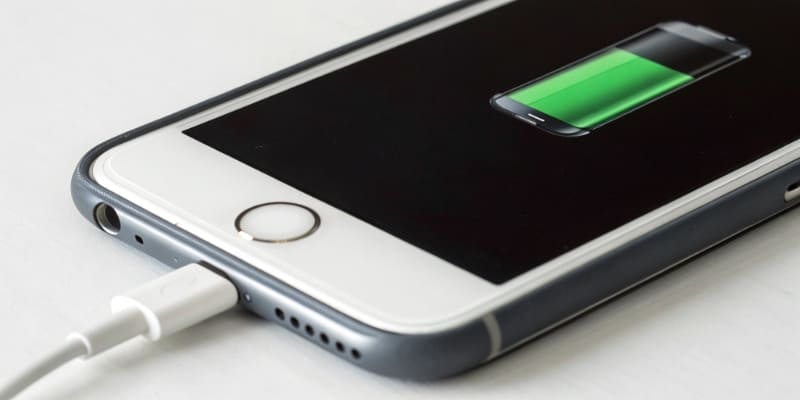 A graphic showing a battery charge meter between 20% and 80%