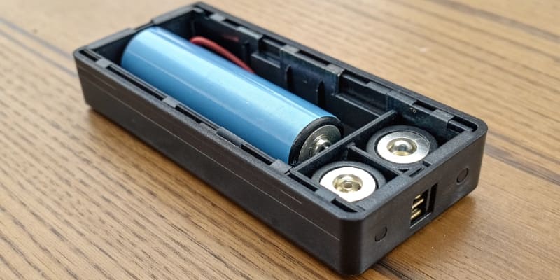 Graph showing power output curves for 18650 and 21700 batteries