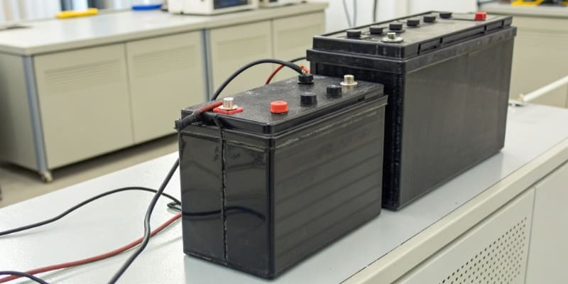 A graph showing the cycle life degradation of LFP vs NMC batteries over time