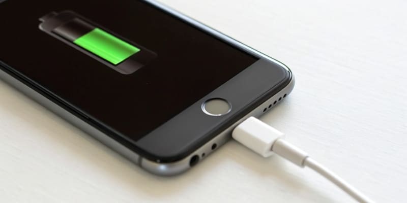 A battery charge indicator showing the 40 to 80 percent range highlighted as an 'ultra-longevity zone'