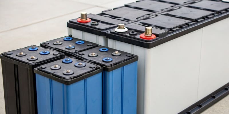 Comparing the lifespan of different solar battery types