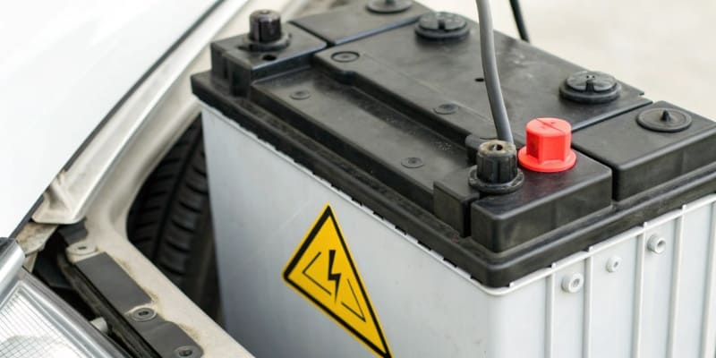 A battery icon at 100% with a warning symbol