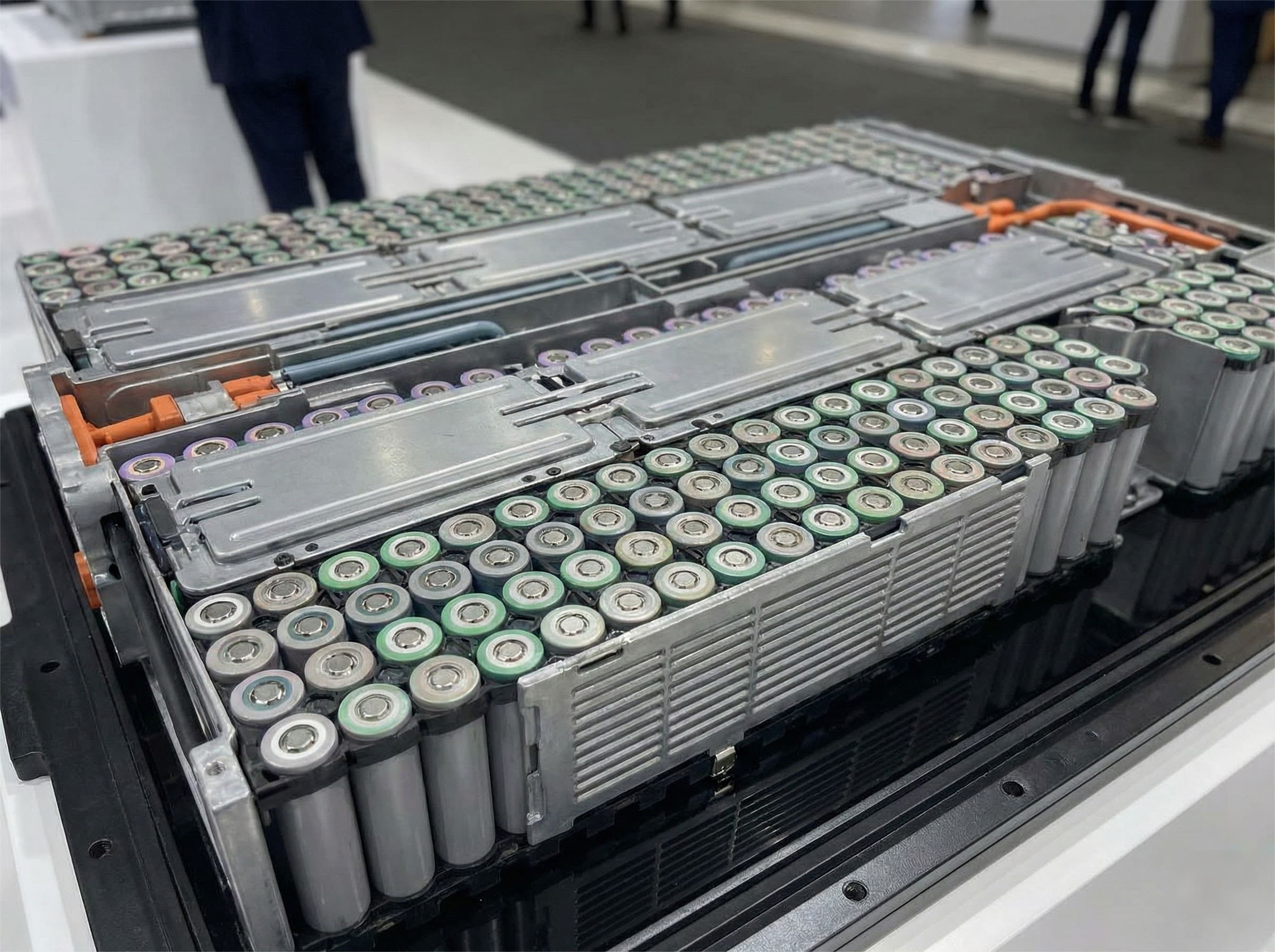 EV Battery Pack with 21700 Cells An illustration showing a battery pack made of 21700 cells