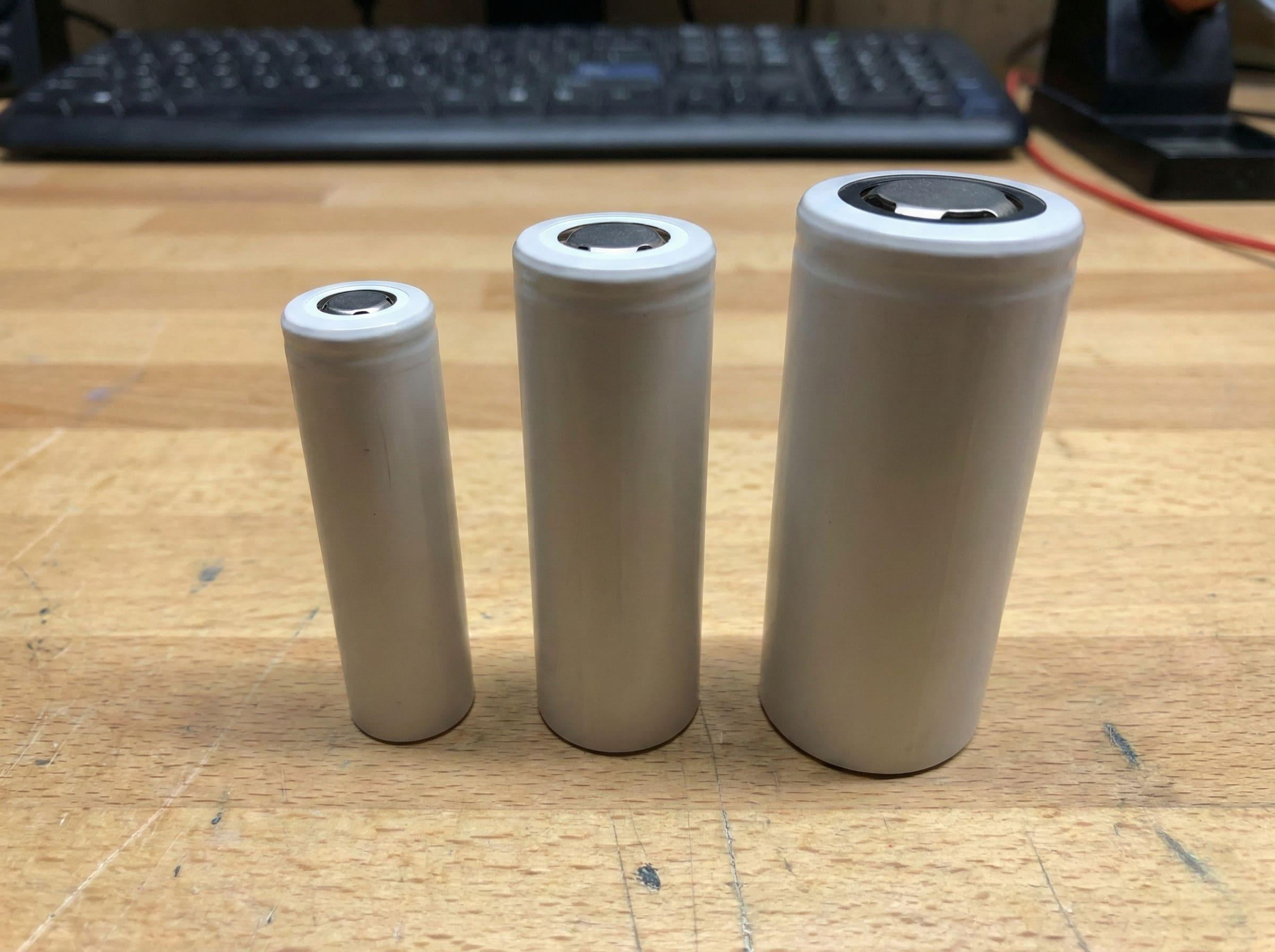 A 21700 battery positioned between a 18650 and a 26650 battery