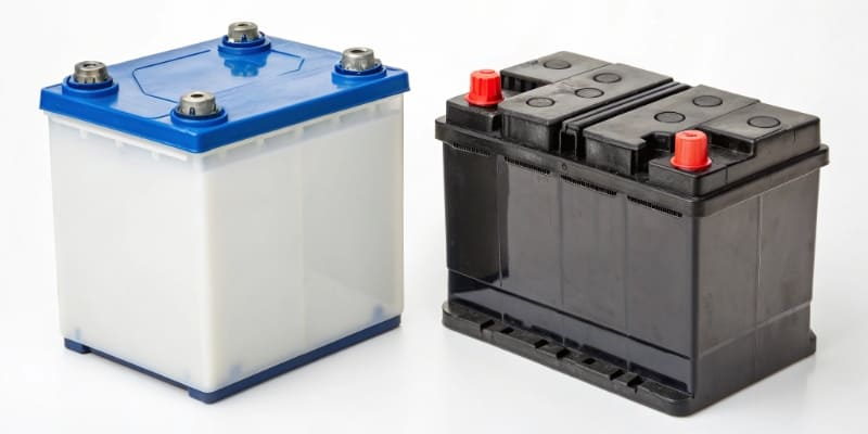The Future of Battery Technology: Solid-State An illustration comparing a traditional battery with a solid-state battery