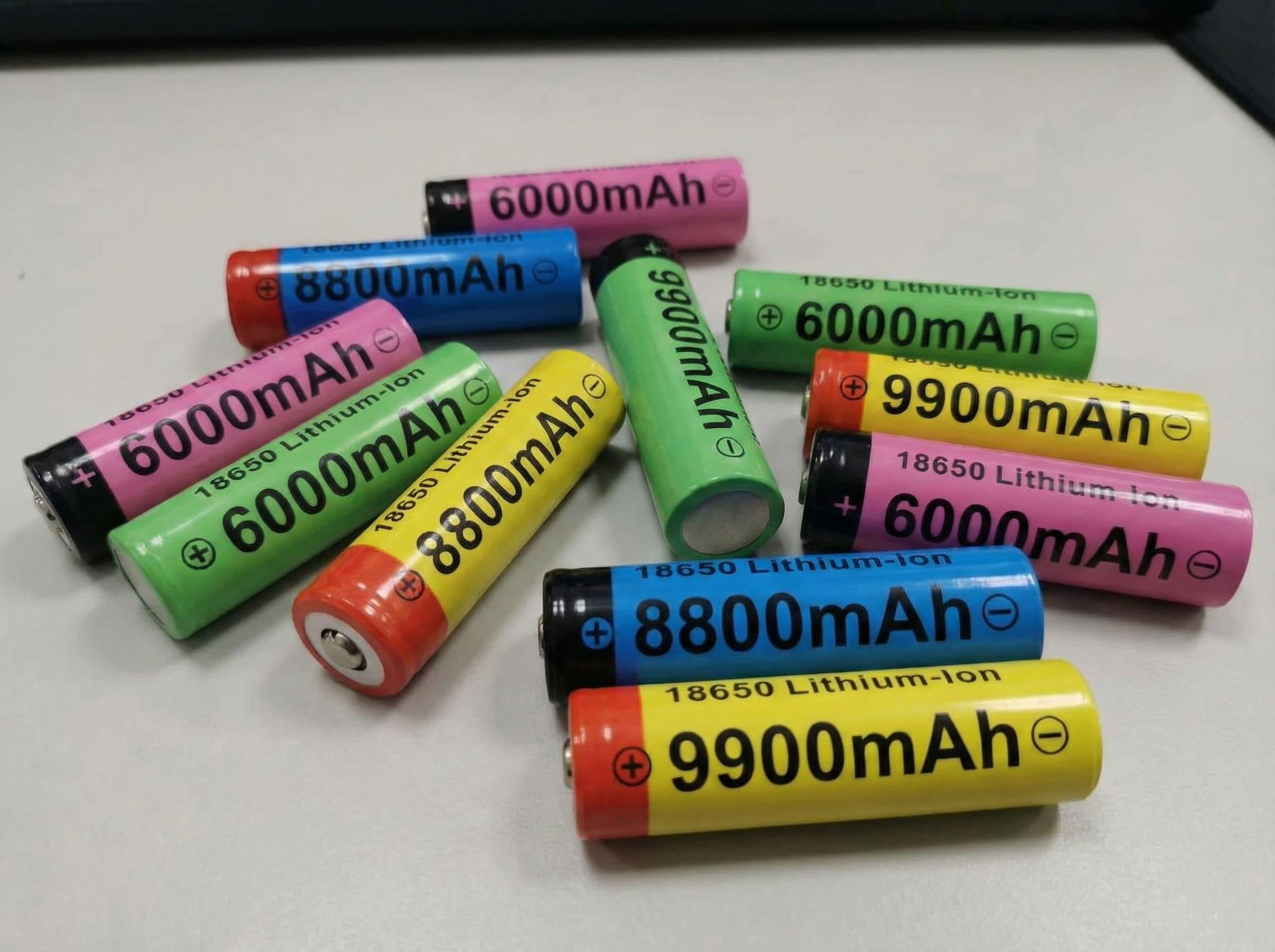 A picture of an 18650 battery with an exaggerated capacity label like 9900mAh