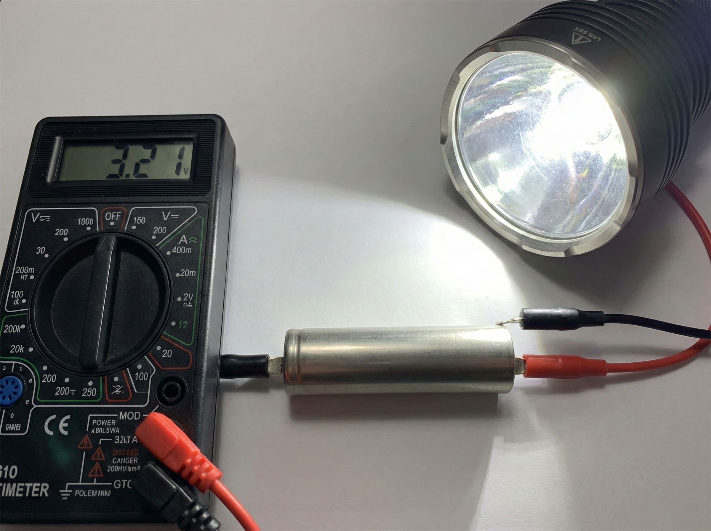 Cylindrical cell voltage powering flashlight