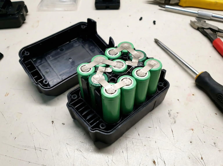 Small cylindrical battery pack inside black case